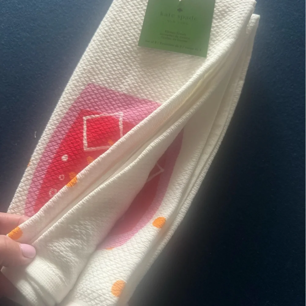 Kate Spade set of 2♠️White and Pink and red Cocktail Towels! Add a pop of FUN♠️